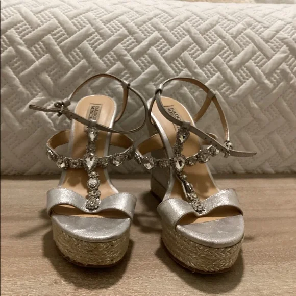 Badgley Mischka Wedges. - Picture 2 of 7